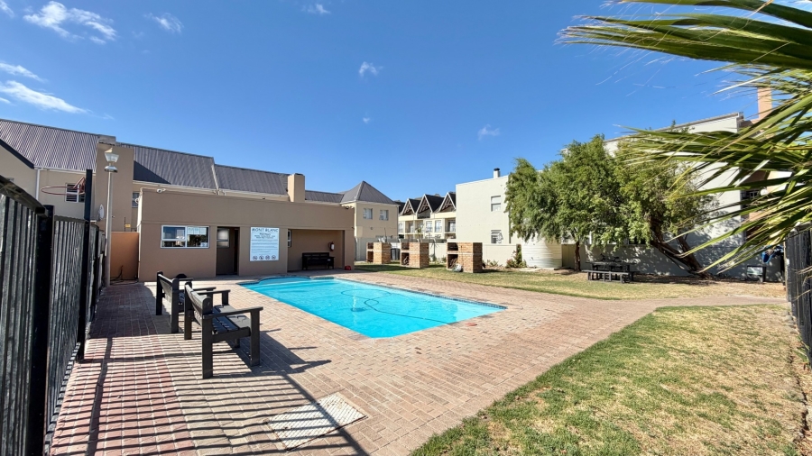 2 Bedroom Property for Sale in Gordons Bay Central Western Cape